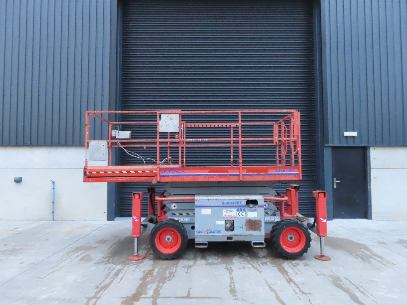 Skyjack 6832RT Diesel Scissor Lift Access Platform Cherry Picker SN