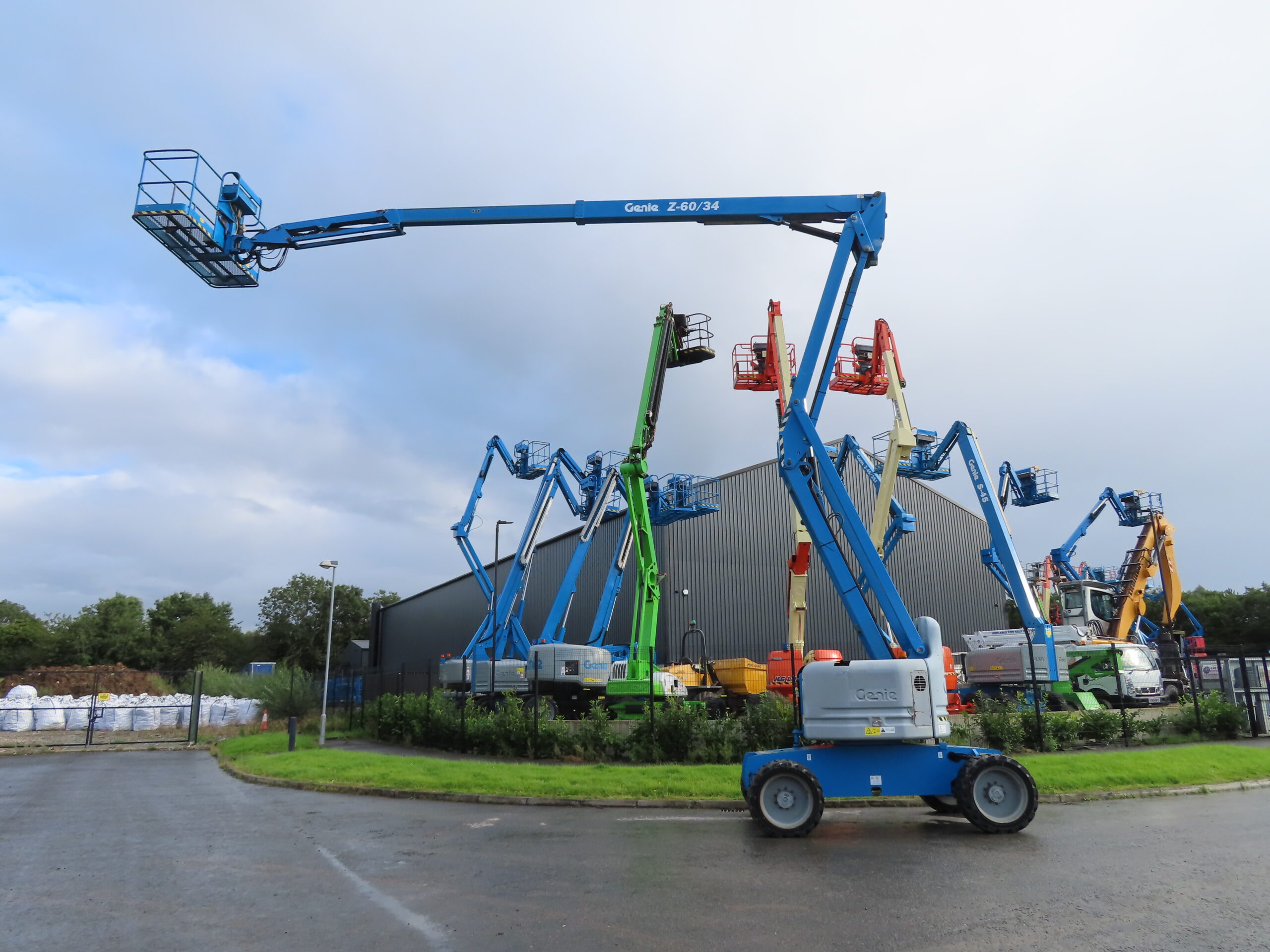 Genie Z60/34 Articulated Boom Lift Access Platform Cherry
