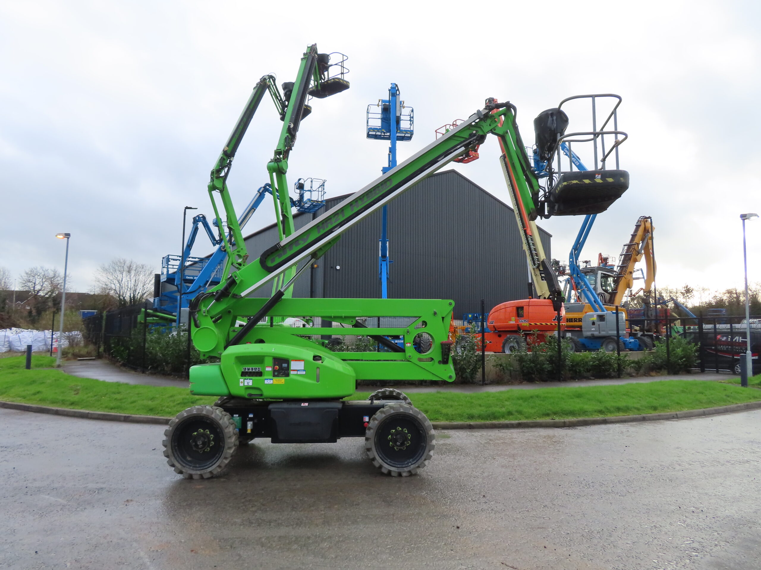 Nifty/Niftylift HR21 Hybrid 4x4 Drive Articulating Boom Lift